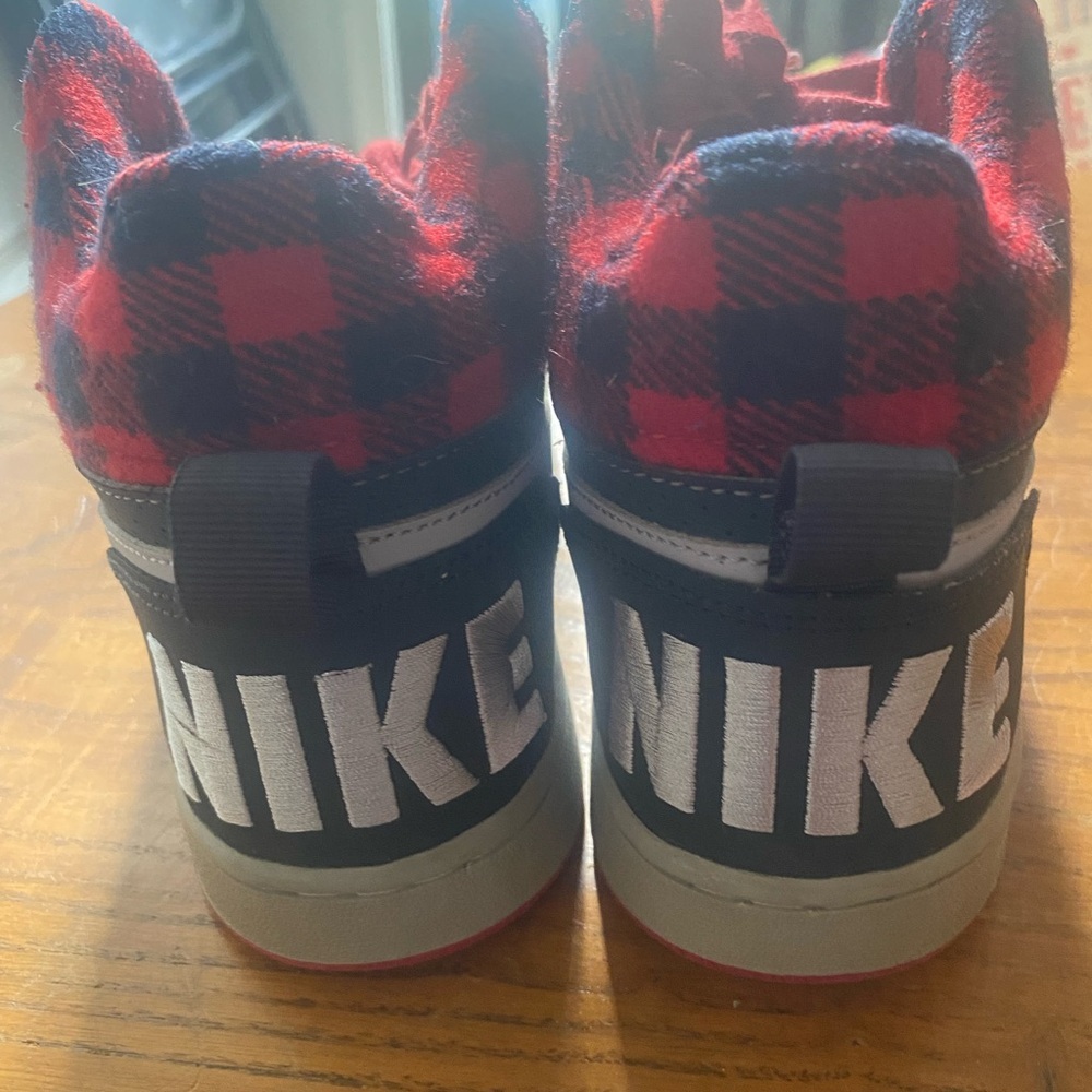 Nike Black and Red‎ Plaid High-Tops 7Y - Picture 2 of 6